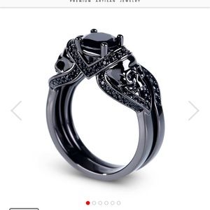 Skull engagement or fashion ring